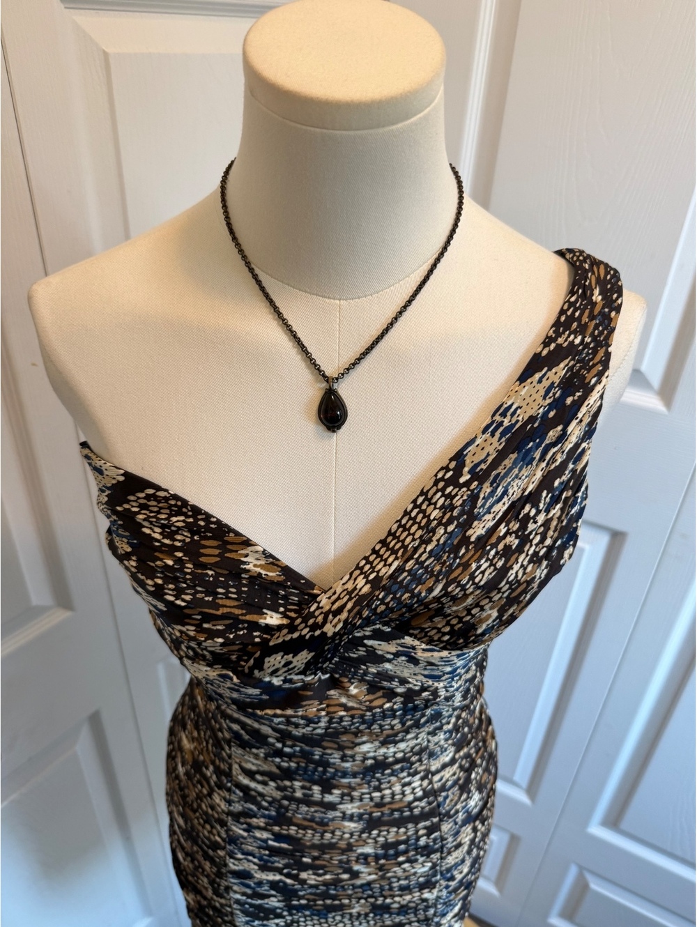 Laundry One-Shoulder Ruched Patterned Cocktail Dress - Picture 4 of 12
